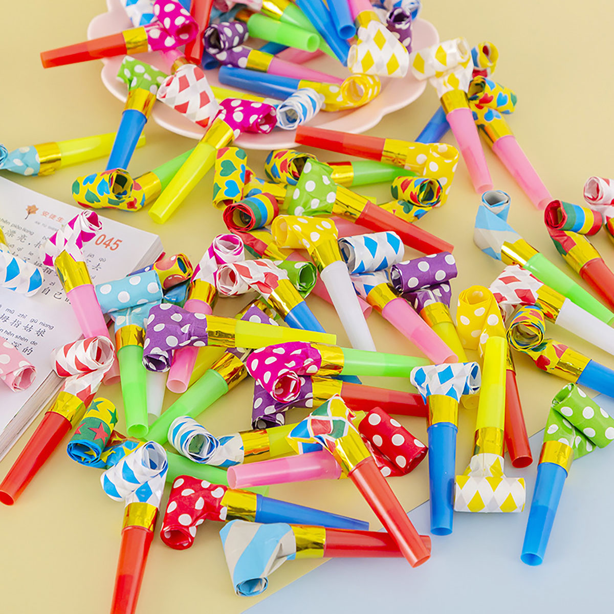 30PCS Colorful Whistles Toy Fu - огляд і ціна Party Games Easter